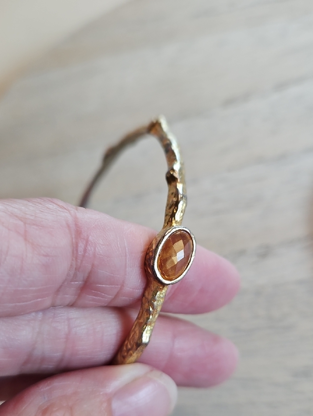 Lot Of 7 Gold Tone Multi-Gem Bangles Purple Pink Gray Red Textured Stack Them! - Picture 7 of 9